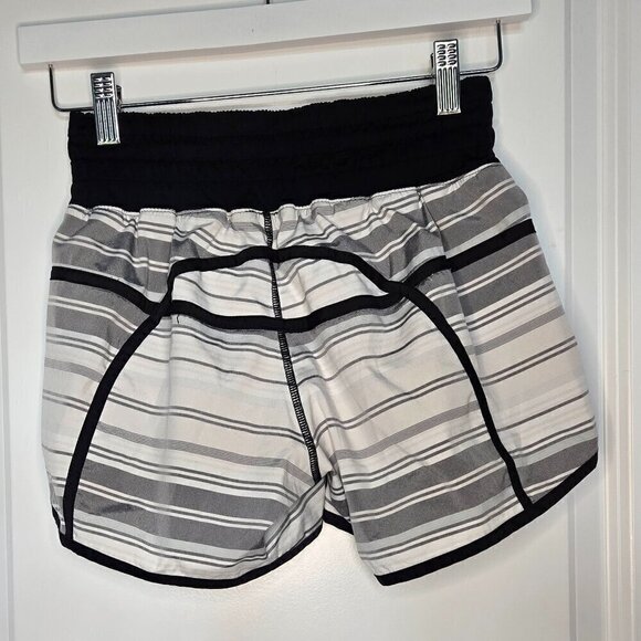 Lululemon Tracker Short II *2-way Stretch - 4 Mini Groovy Stripe Dune Horizontal - Picture 4 of 6